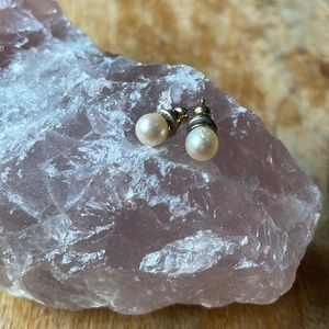 Vintage small pearl studs